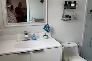 18713 NW 78th Ct, Hialeah, FL 33015 - Photo 9