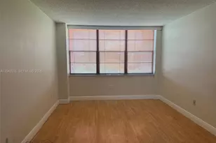 900 St Charles Pl, Pembroke Pines, FL 33026 - Photo 7