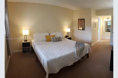 550 Oaks Ln #202, Pompano Beach, FL 33069 - Photo 5