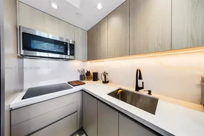 1621 Bay Rd #PH4, Miami Beach, FL 33139 - Photo 5