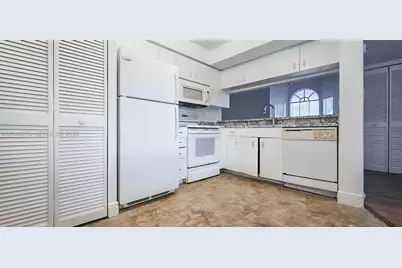 3204 Glenmoor Dr #3204, West Palm Beach, FL 33409 - Photo 9