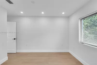 337 W 28th St, Miami Beach, FL 33140 - Photo 29