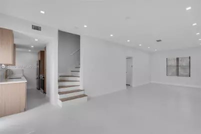 337 W 28th St, Miami Beach, FL 33140 - Photo 5