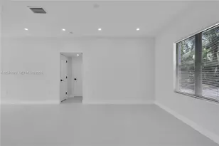 337 W 28th St, Miami Beach, FL 33140 - Photo 13