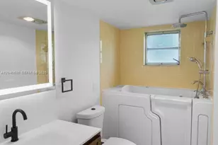 414 SE 10th St, Dania Beach, FL 33004 - Photo 9