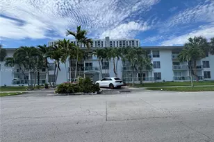 1600 NE 114th St, Miami, FL 33181 - Photo 9