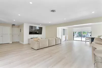 885 Azalea Ct, Plantation, FL 33317 - Photo 9