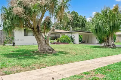 885 Azalea Ct, Plantation, FL 33317 - Photo 5