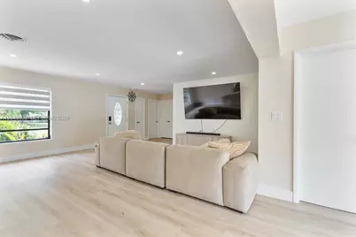 885 Azalea Ct, Plantation, FL 33317 - Photo 11