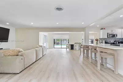 885 Azalea Ct, Plantation, FL 33317 - Photo 13