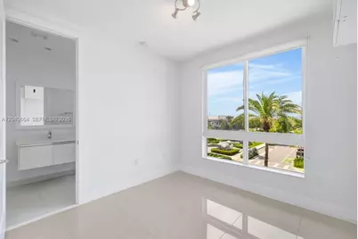 10471 NW 66th St, Doral, FL 33178 - Photo 3