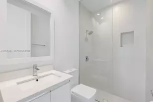 10471 NW 66th St, Doral, FL 33178 - Photo 11