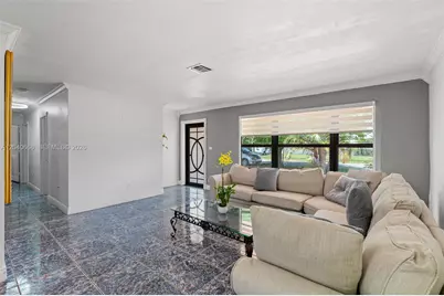 7701 W 16th Ct, Hialeah, FL 33014 - Photo 7