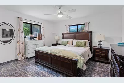 7701 W 16th Ct, Hialeah, FL 33014 - Photo 25