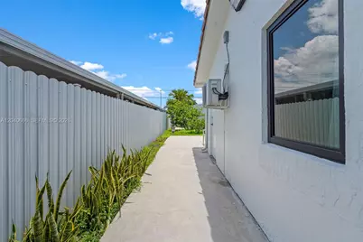 7701 W 16th Ct, Hialeah, FL 33014 - Photo 45