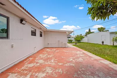7701 W 16th Ct, Hialeah, FL 33014 - Photo 37