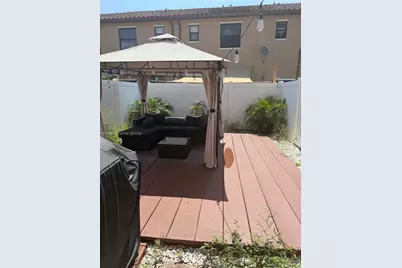 8929 W 35th Way, Hialeah, FL 33018 - Photo 11
