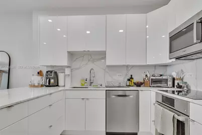 5701 Collins Ave #PH08, Miami Beach, FL 33140 - Photo 7