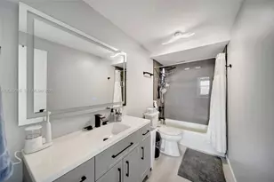 427 Golden Isles Dr, Hallandale Beach, FL 33009 - Photo 15