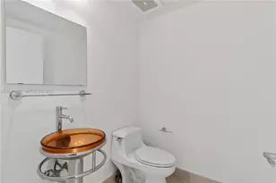 218 SE 14th St, Miami, FL 33131 - Photo 17