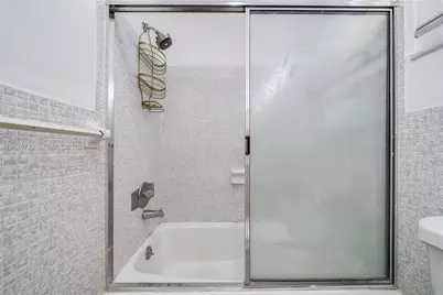 2880 NE 203rd St #34B, Aventura, FL 33180 - Photo 9