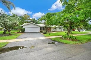 600 Petunia Dr, Plantation, FL 33317 - Photo 3