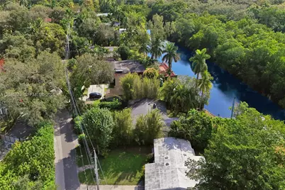 18500 NE 23rd Ct, Miami, FL 33180 - Photo 19