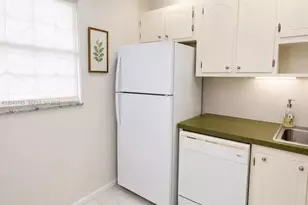 301 Cambridge Rd, Hollywood, FL 33024 - Photo 3