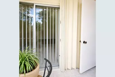 301 Cambridge Rd #306, Hollywood, FL 33024 - Photo 11