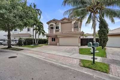 10762 NW 71st St, Doral, FL 33178 - Photo 3