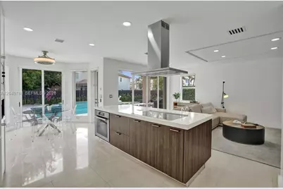 10762 NW 71st St, Doral, FL 33178 - Photo 19