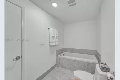 244 Biscayne Blvd #2005, Miami, FL 33132 - Photo 13