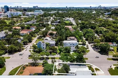 1015 SW 4th Ave #B, Fort Lauderdale, FL 33315 - Photo 9