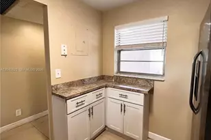 9235 Lagoon Pl, Davie, FL 33324 - Photo 5