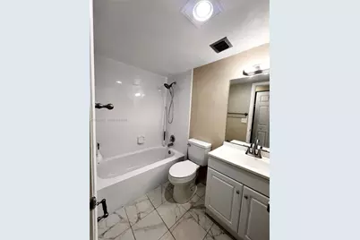 9235 Lagoon Pl #109, Davie, FL 33324 - Photo 9
