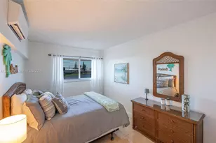 920 SW 10th Terrace, Hallandale Beach, FL 33009 - Photo 5