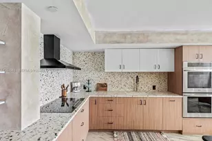 2457 Collins Ave, Miami Beach, FL 33140 - Photo 21