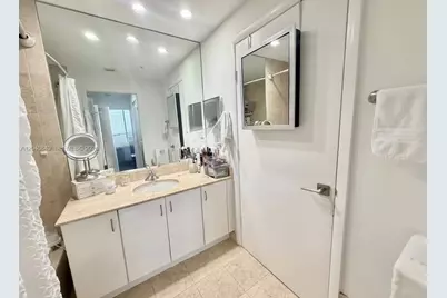 801 Brickell Key Blvd #1704, Miami, FL 33131 - Photo 3