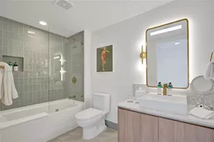 159 NE 6th St, Miami, FL 33132 - Photo 9