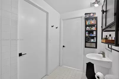 10 SW South River Dr #1005, Miami, FL 33130 - Photo 17