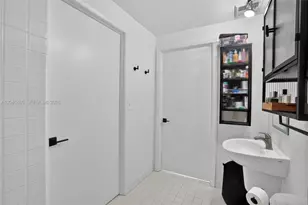 10 SW South River Dr, Miami, FL 33130 - Photo 17