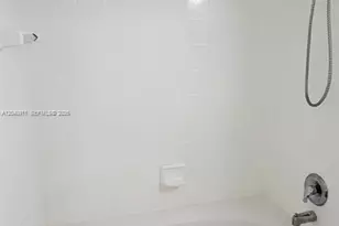 2921 NE 185th St, Aventura, FL 33180 - Photo 25