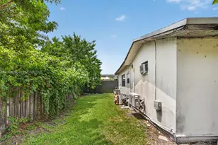 11405 SW 32nd St, Miami, FL 33165 - Photo 35