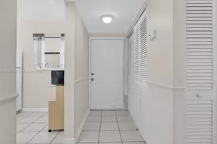 15718 E Waterside Cir, Sunrise, FL 33326 - Photo 13