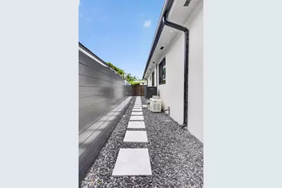 645 NE 53rd St, Miami, FL 33137 - Photo 11