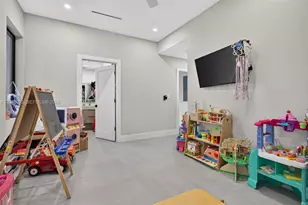 645 NE 53rd St, Miami, FL 33137 - Photo 33