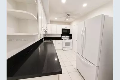 8024 Tatum Waterway Dr #2B, Miami Beach, FL 33141 - Photo 9
