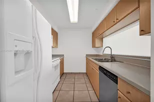 2475 Brickell Ave, Miami, FL 33129 - Photo 13