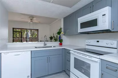 2513 San Remo Cir #2513, Homestead, FL 33035 - Photo 1