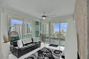 900 Biscayne Blvd, Miami, FL 33132 - Photo 11